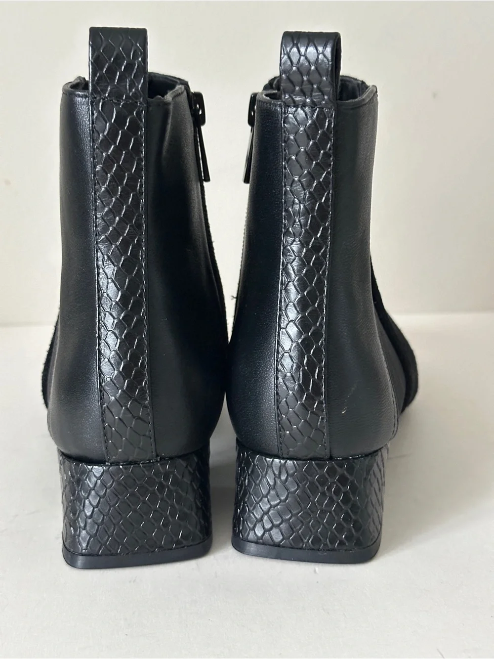 NEW Donald Pliner Travis Black Suede/Leather Chelsea Ankle Women Booties Sz 8.5M